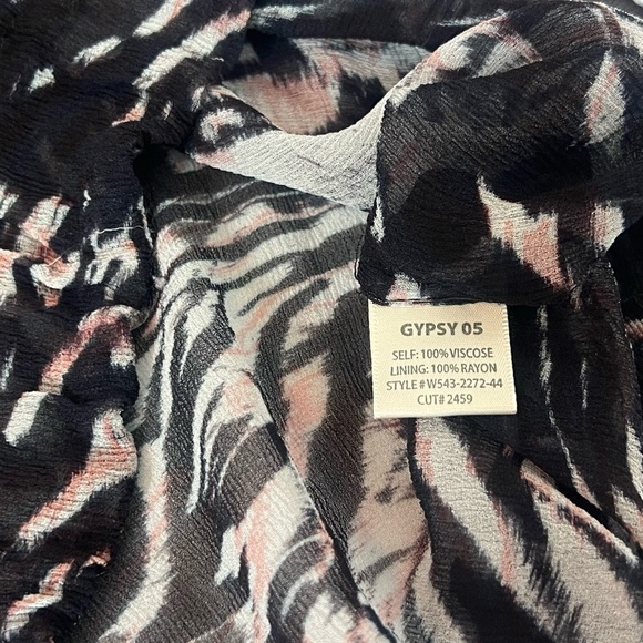 Gypsy 05 Semi Sheer 3/4 Sleeve Tunic Blouse Pullover Keyhole Scoop Neck Black - Picture 5 of 9